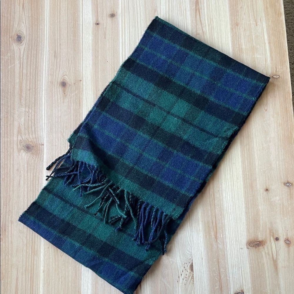 Koch carton Of Scotland Plaid Lambswool Green and Blue Fringe Scarf - Picture 3 of 7